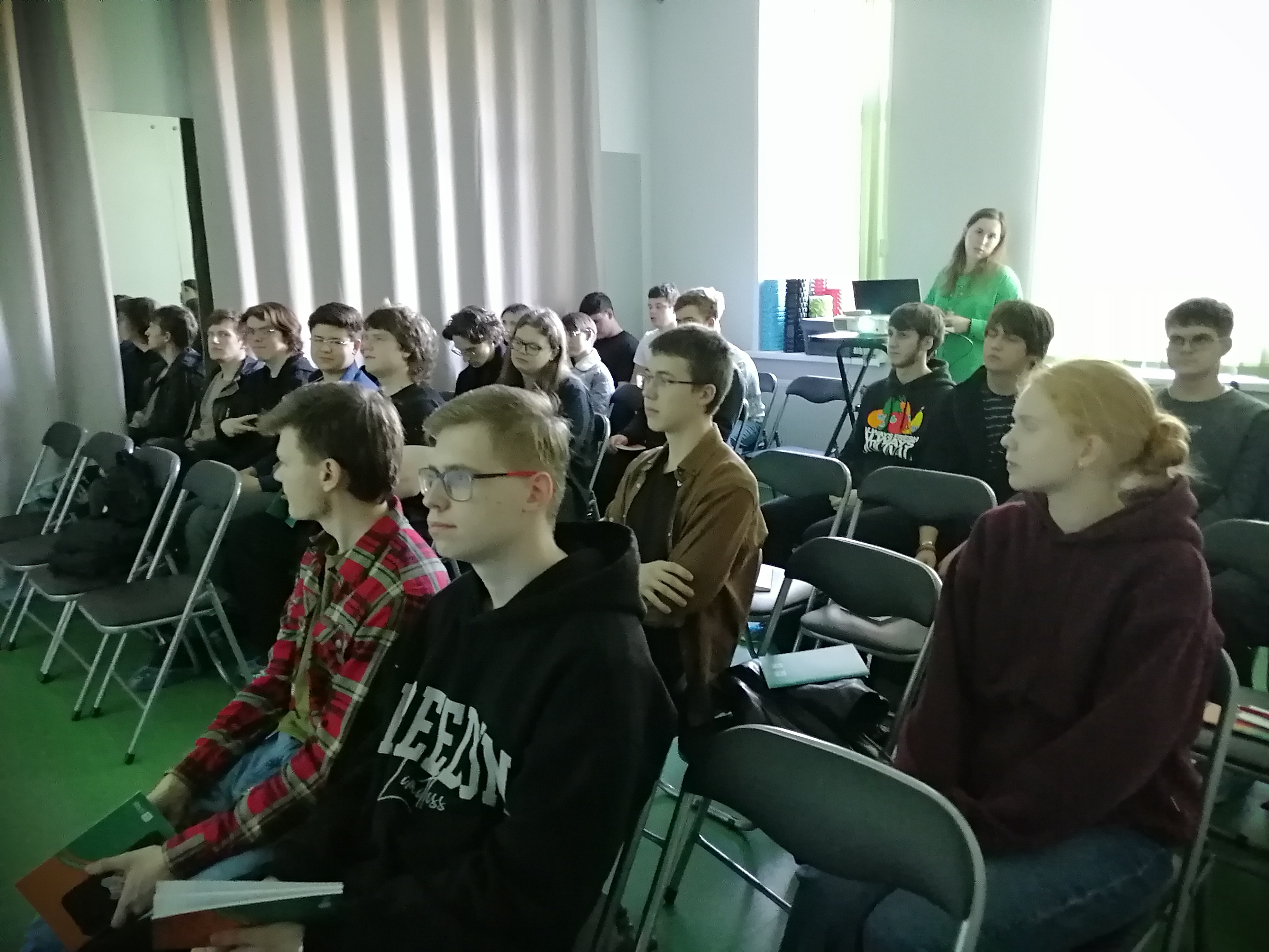 Студенты в офисе компании Стек